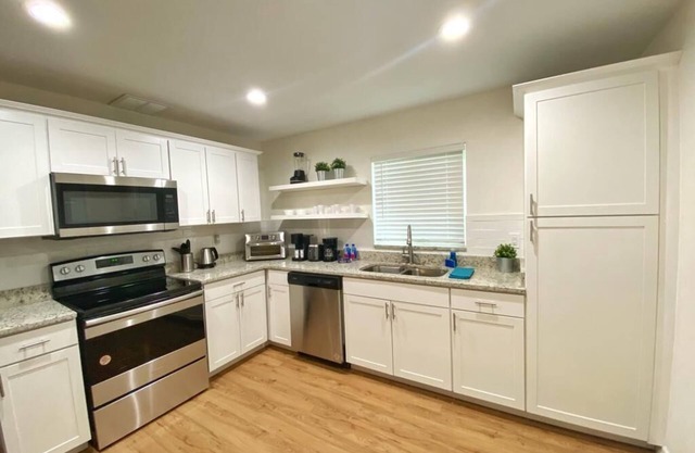 NEW Sunshine Gorgeous- 3BD/2BA -Private Backyard!