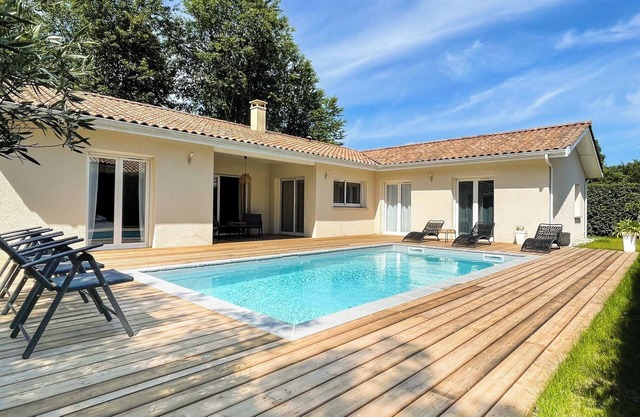 NEW! Superb villa with garden and heated pool!