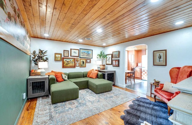 NEW The Hound - Clean, Peaceful 2-Bedroom Retreat