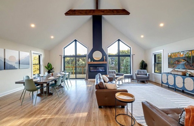 NEW The Nordic Lakehaus | Hot Tub & Theater Room
