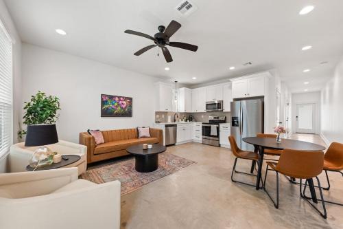 NEW Thibodeaux House Cajun Luxury 65 TV Fast WiFi
