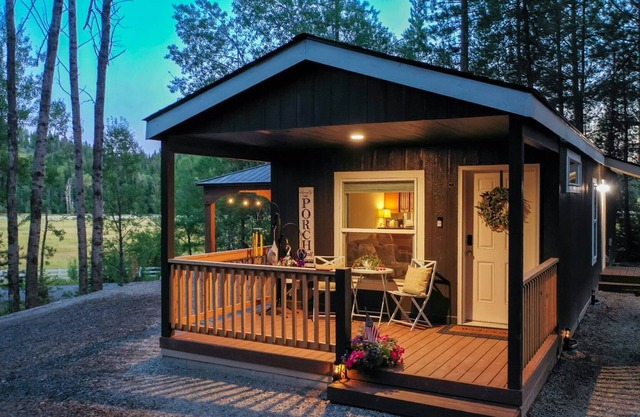 New tiny cabin: fire pit & cabana