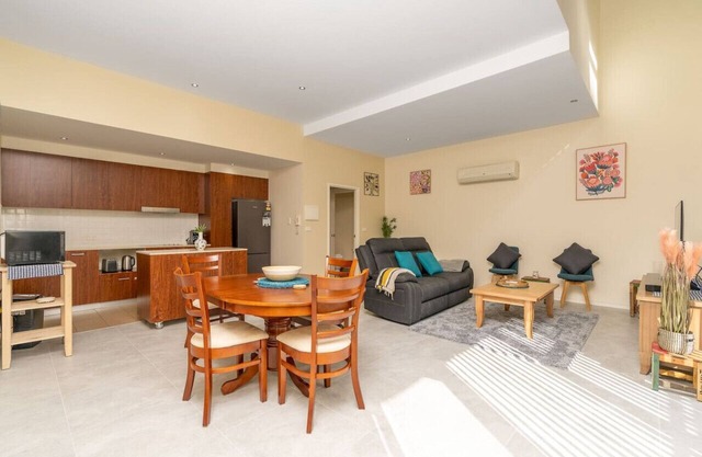 New to VRBO: Absolutely spacious APT unit between ANU and City