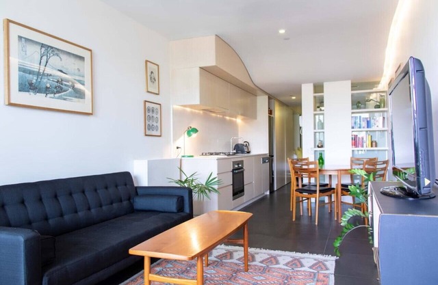 New to VRBO: City apartment with Mountain views - NISHI