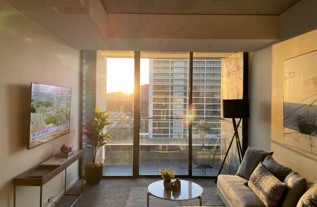 New to VRBO: Luxury Apartment in Popular NewActon Precinct-City