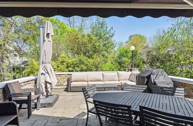 New to Vrbo- The Glebe Castle-Sleeps 18-Prime Location-Theatre-Koi-Parking