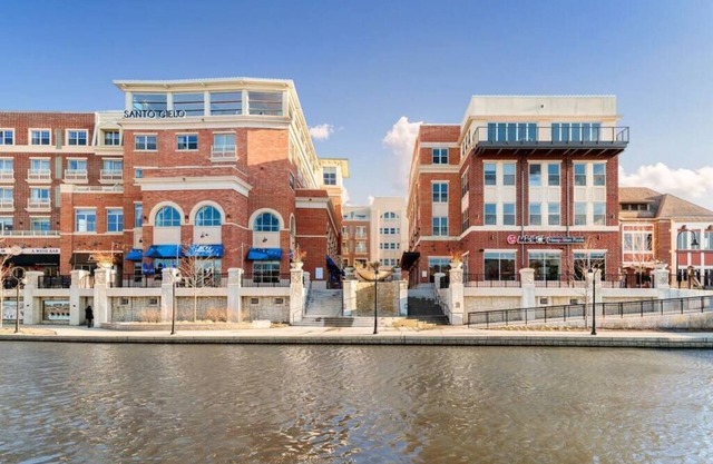 New Townhome Near Downtown-King Bed-Metra
