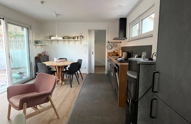 New vacation home with garden on the edge of the forest, family-friendly