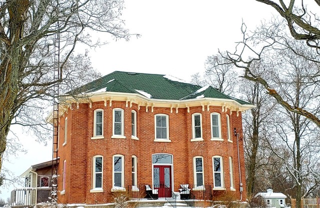 NEW - Victorian Italianate offering top Amenities