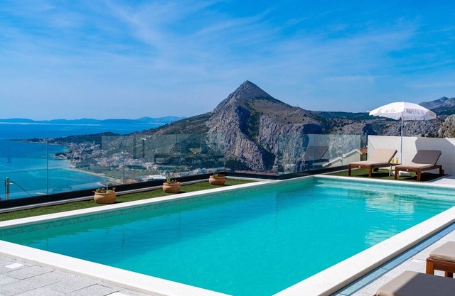 New! Villa BAMM with heated 36sqm pool, 5 en-suite bedrooms, and panoramic sea views