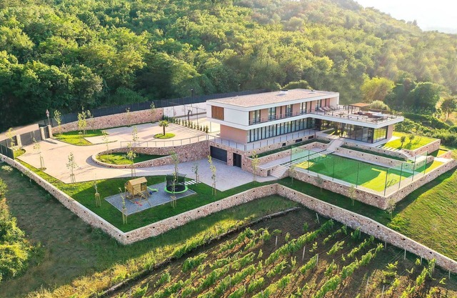 NEW! Villa Excelsior with Conference Room and Family Suites for Groups up to 20 Guests