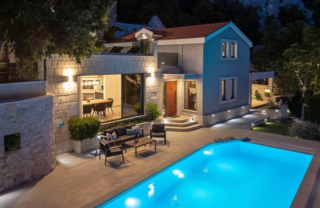 NEW! Villa Falcon House, 3-bedroom villa with heated 36 sqm pool, Jacuzzi, Finnish sauna