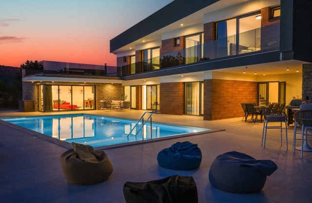 NEW! Villa Nella Foresta with private 66sqm heated pool, Whirlpool, Tennis court, Gym, Billiards, 4 en-suite bedrooms