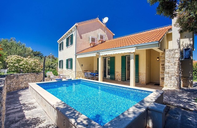 NEW! Villa SAN with heated pool, traditional surroundings, 3-bedrooms