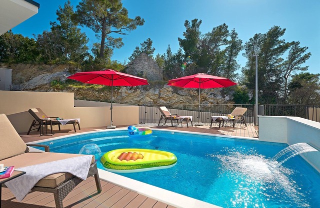 NEW!! Villa Viginti 18 w/Heated Pool + Jacuzzi w/Sea View