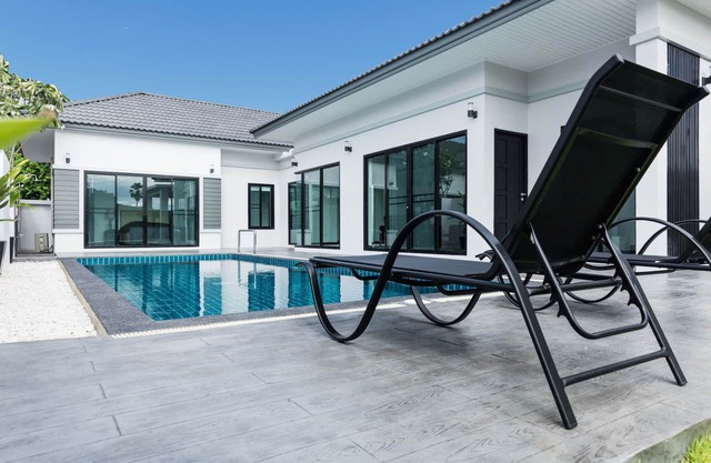 New villa with pool and Jacuzzi - 900 m from Pak Nam Pran beach