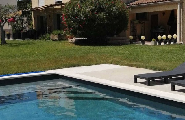 New villa with pool near St Remy