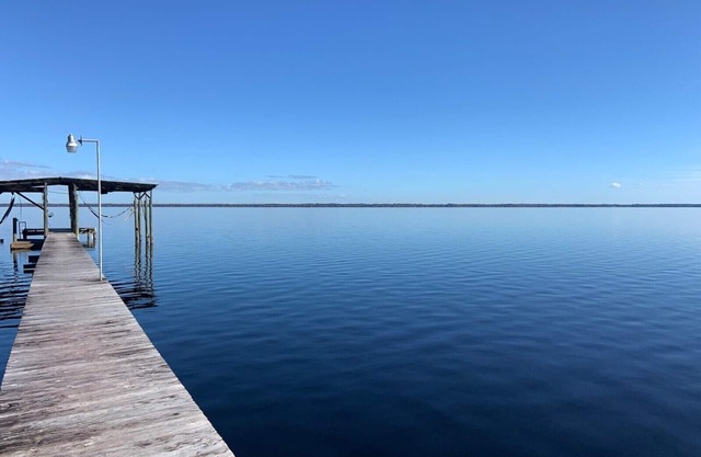 NEW WATERFRONT CABIN WITH LARGE PRIVATE DOCK ON CRESCENT LAKE - Crescent Lodge