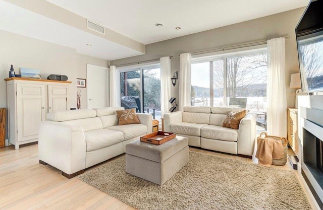 *NEW *Waterfront home - Lovering Lake - Le Love