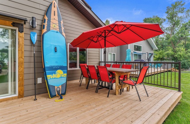 New Waterfront Luxury Cabin on Lake Winnipeg