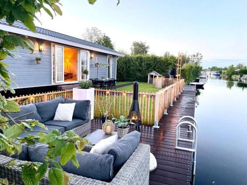 NEW - Waterhouse Linada on a lake near Amsterdam