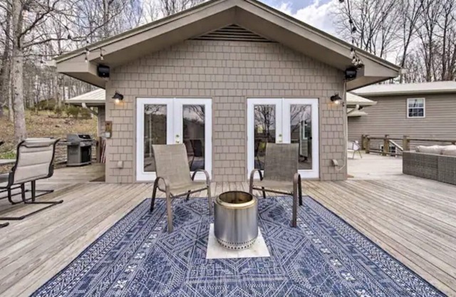 New! Young Harris with Amazing outdoor living and Mountain views-