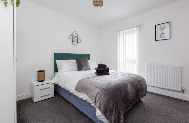 Newbuild 4bed - City Centre - Free secure parking!