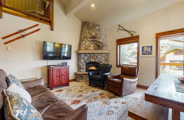 Newer Condo on the Shuttle Route w/Deck, Fireplace, WiFi & 2 Shared Hot Tubs