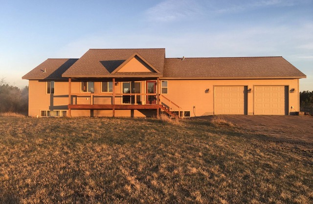 Newer Country Home 5 Minutes From Town