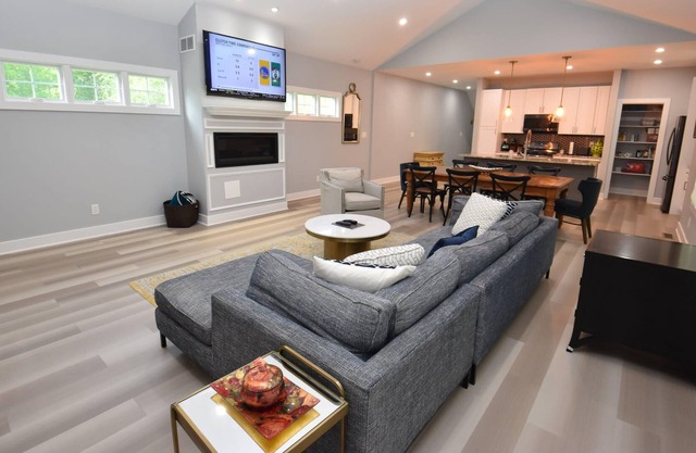 Newer Home Just Blocks From Notre Dame (1024)