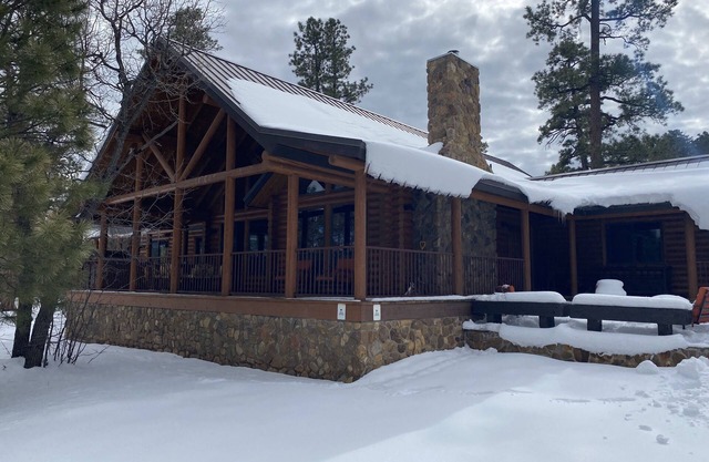 NEWER, LUXURY, Solid LOG CABIN on Secluded 10 ACRES in Northern AZ