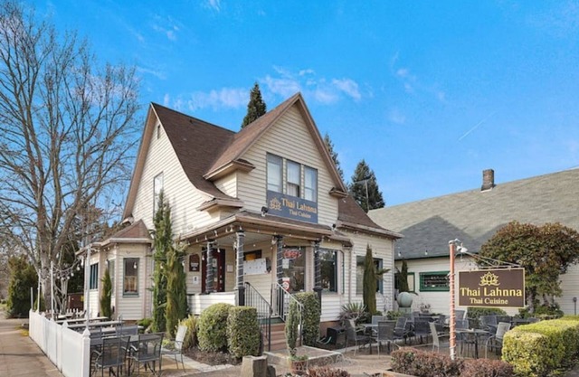 Newer Modern unit - In the Heart of Sellwood
