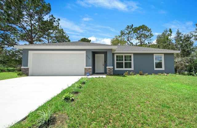Newly Build home!Near Rainbow lakes,WEC with WiFi BBQ grill,Firepit in Dunnellon
