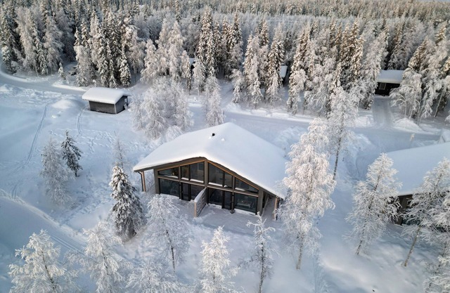 Newly-build Miilu Cabin A1 at Ylläsjärvi lake