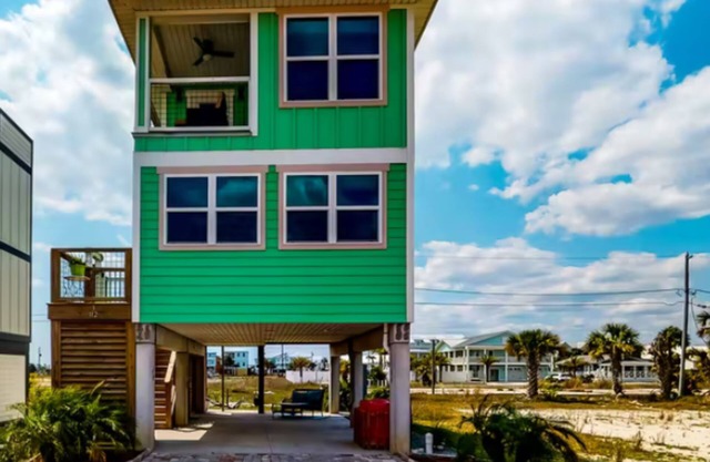 Newly built, cottage with historical details, WiFi & central AC - steps to beach