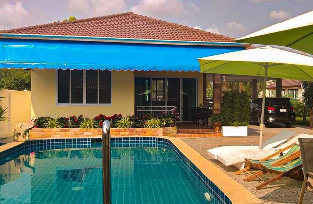 Newly built guest house directly at the pool