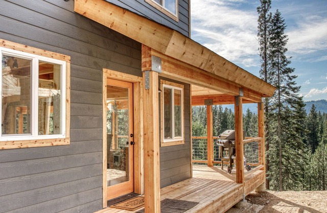 Newly-built home with hot tub, wraparound deck, and forest views - dogs OK