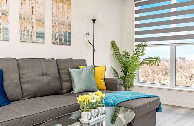 Newly Built Modern Condo w Balcony & City Views