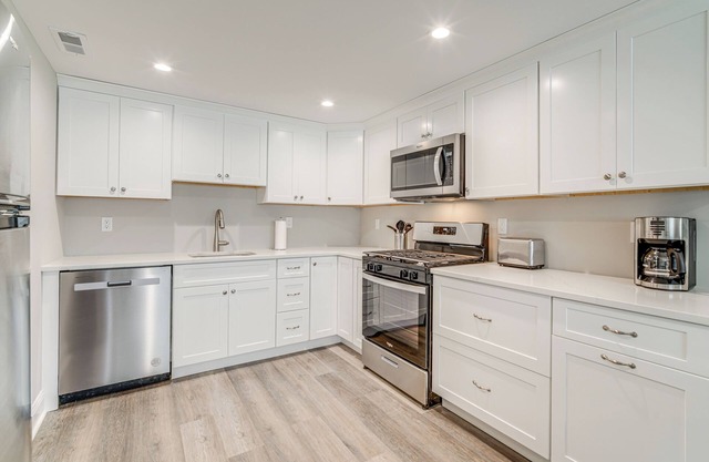 Newly Built North Wildwood Cottage, Walk to Beach!