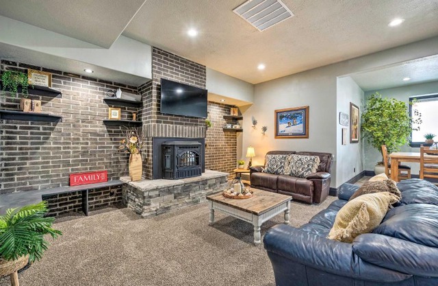 Newly Built Tooele Suite with Stunning Views!