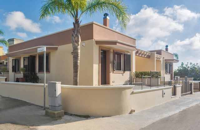 Newly built villa: Car garage, 3 bedrooms, 6p let, large kitchen, gardens