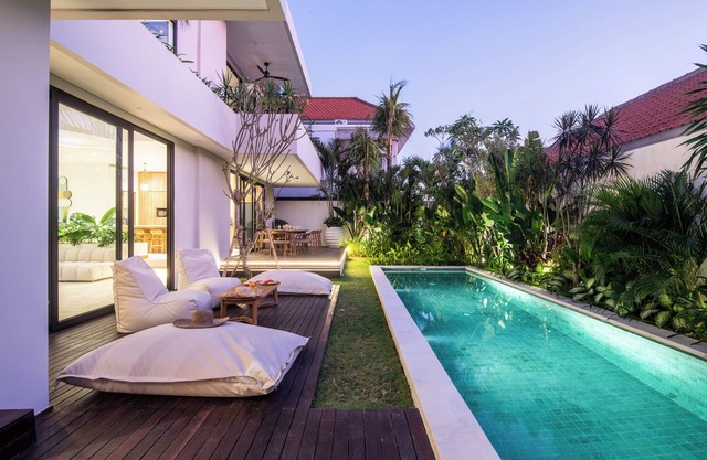 Newly Elegant 5-Bedrooms Luxury Art Deco Villa Near Canggu