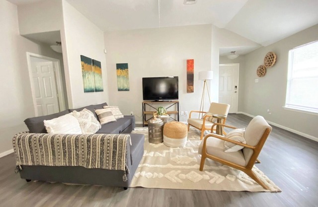 Newly Furnished Family Home – Enjoy a Chore-Free Experience