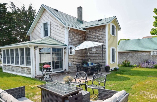 Newly Furnished Home Walk to the Beach!