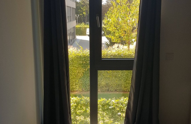 Newly furnished private room + bathroom + Netflix + Prime
