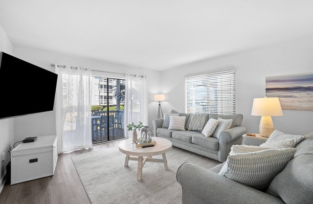 Newly Listed - One bedroom condo on Harbor Island