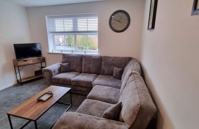 Newly Refurbished 2 Bed, City Centre Apartment. with parking
