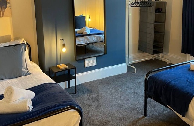 Newly refurbished 2 bedroom flat Free Parking