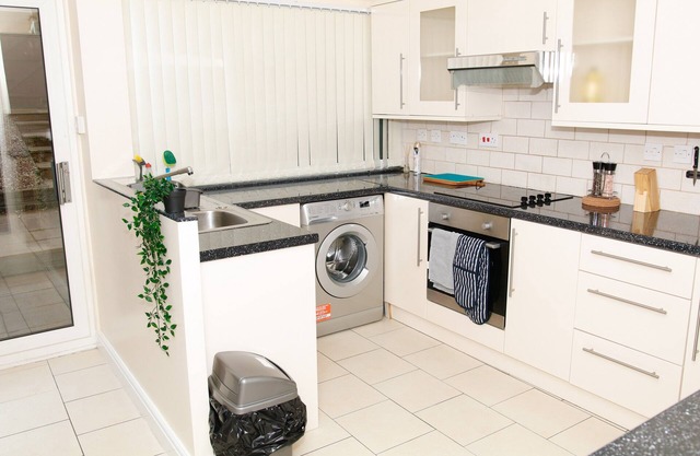 Newly Refurbished 3 bedroom house B32 area