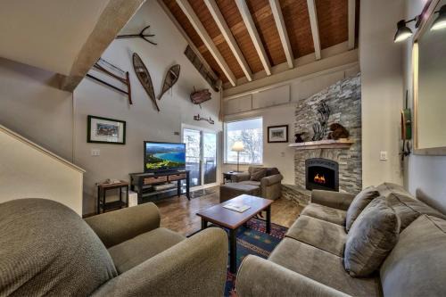 Newly Remodeled 1 Bed and Loft at Lakeland Village